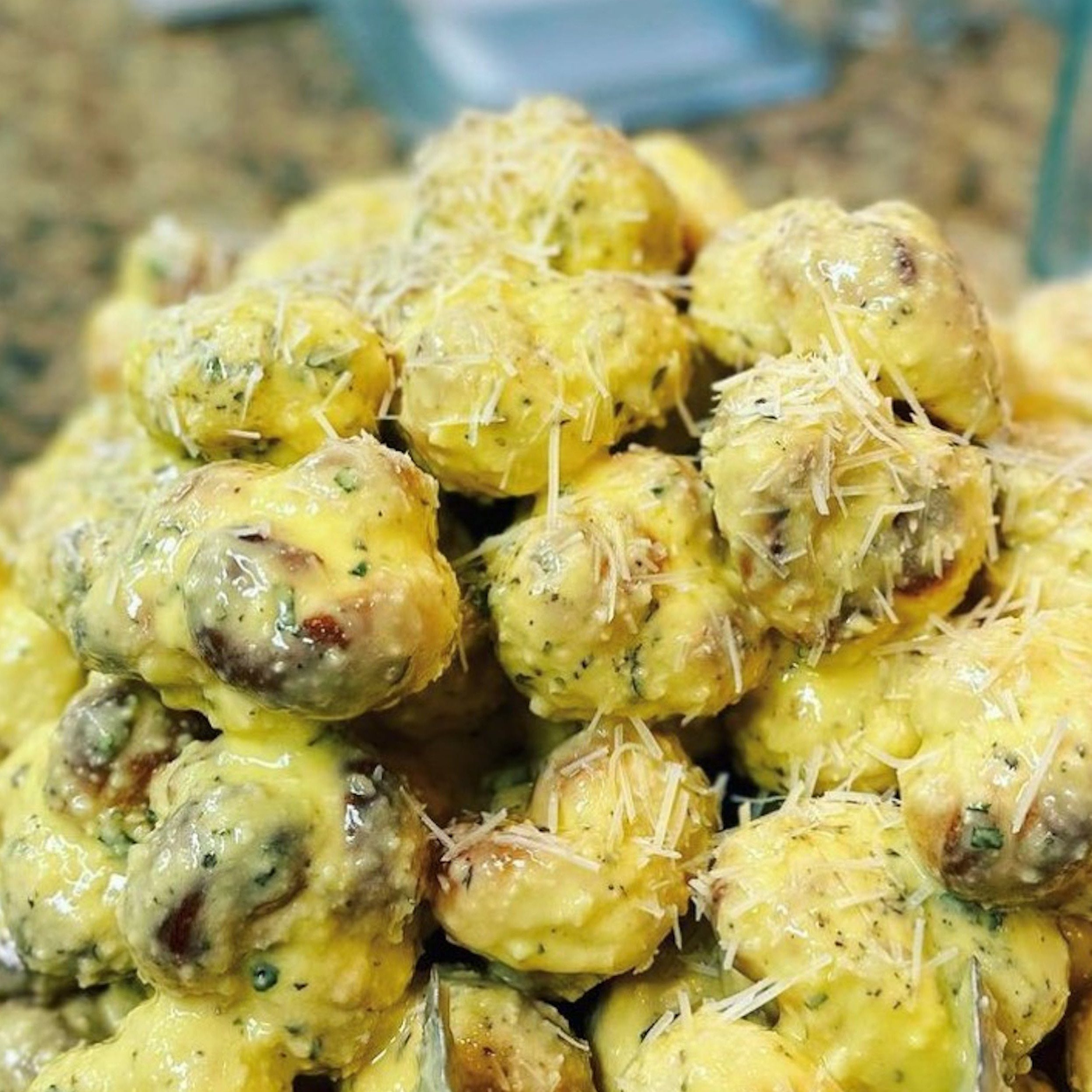 3 Garlic Knots.